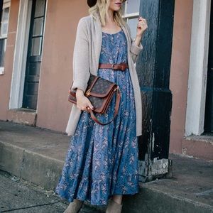 Chicwish blue floral print midi dress
